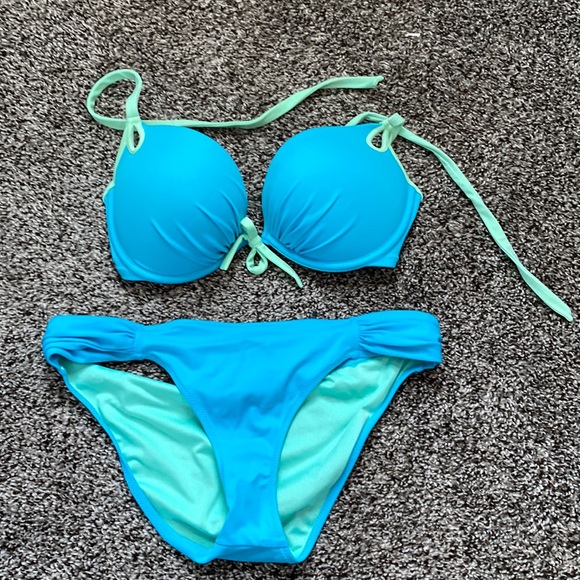 Victoria’s Secret Bikini. - Picture 1 of 11